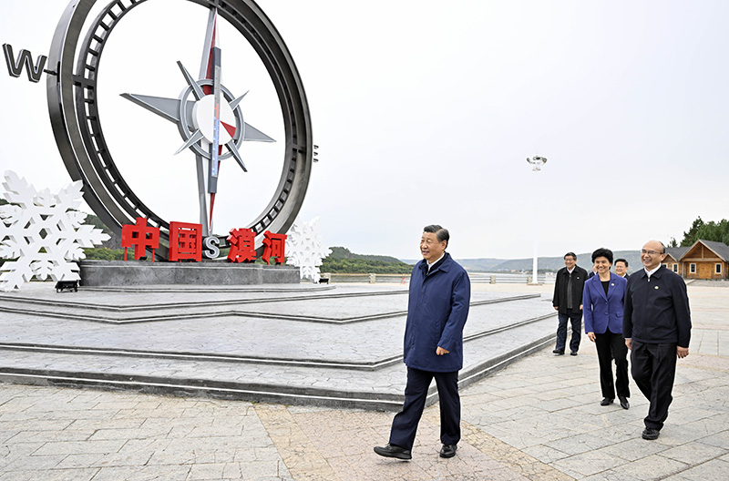 9月6日至8日，中共中央总书记、国度主席、中央军委主席习近平在黑龙江调查。这是6日下午，习近平在大兴安岭地域漠河市北极村调查。